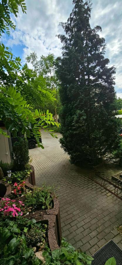 Johnis Fewo, Naehe Stadtzentrum - Uni In Sehr Ruhiger Lage Mit Terrasse Und Eigenem Parkplatz Cottbus Exterior foto